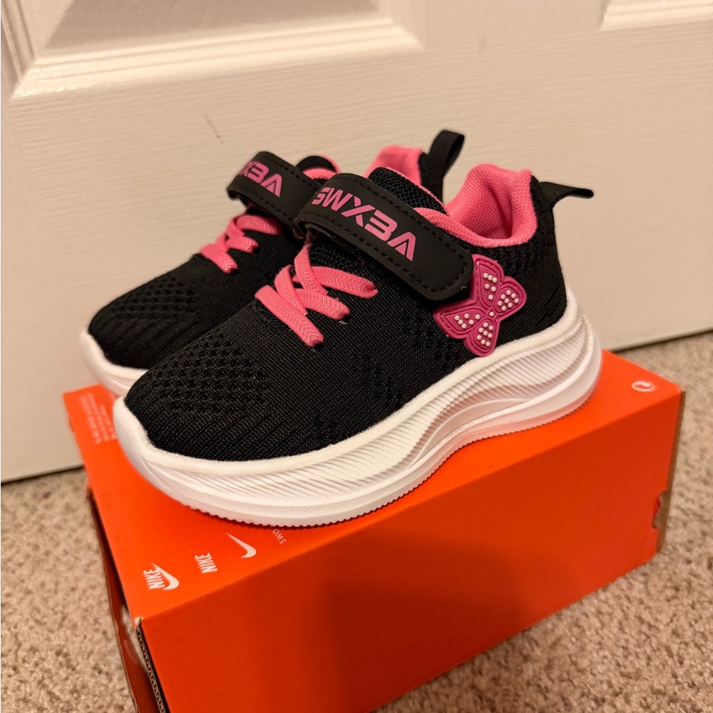 Sneakers - Toddler Girls - Picture 4 of 4